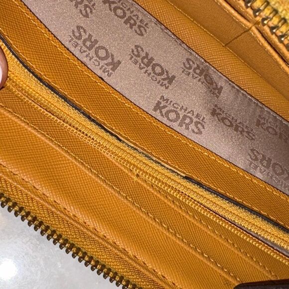 Michael Wallet Kors Yellow Signature Logo Saffiano Leather Full Zip Continental - Picture 16 of 16